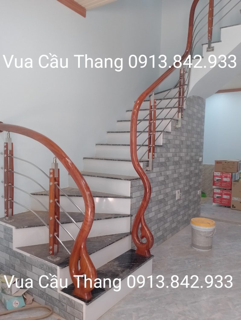 Cầu Thang Inox Tay Vịn Gỗ 04