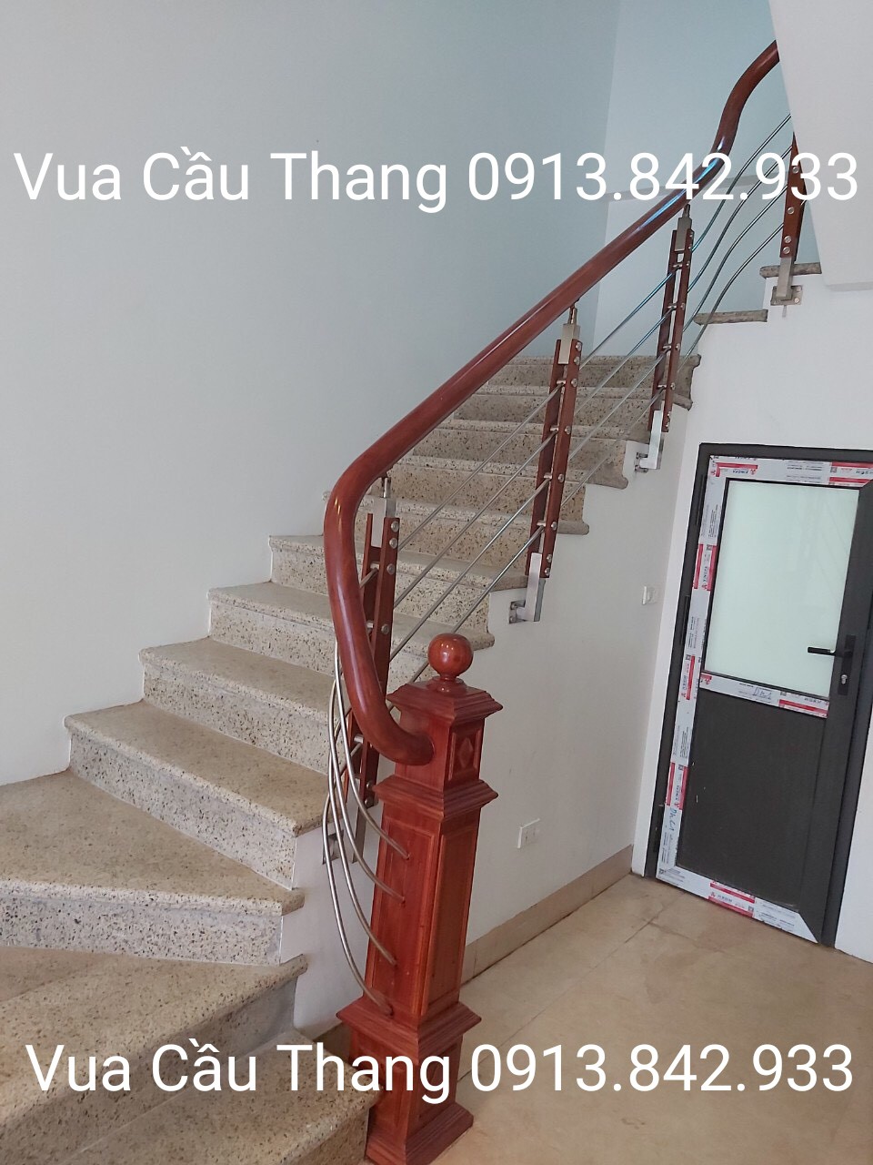 cầu thang inox tay vịn gỗ 05