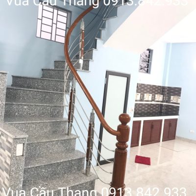 Cầu Thang Inox Tay Vịn Gỗ 08