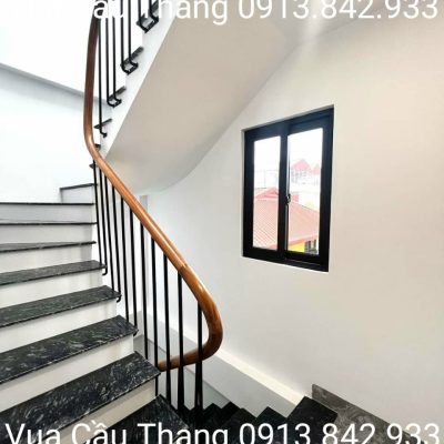 Cầu Thang Sắt Tay Vịn Gỗ 04