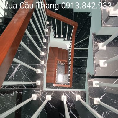 Cầu Thang Sắt Tay Vịn Gỗ 06