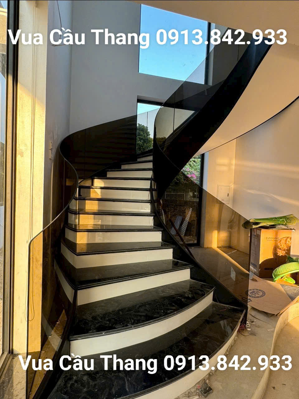 Cầu Thang Xoắn ốc