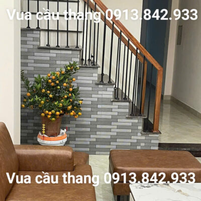 Cầu Thang Sắt Tay Vịn Gỗ 08